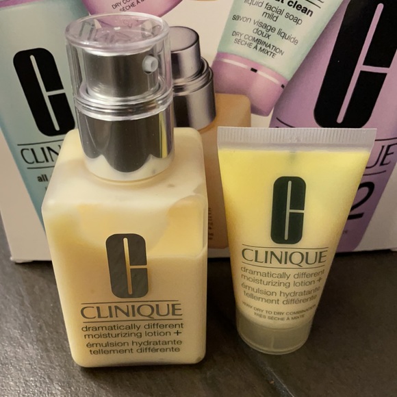 Clinique’s three signature steps for glowing skin home and travel set.
